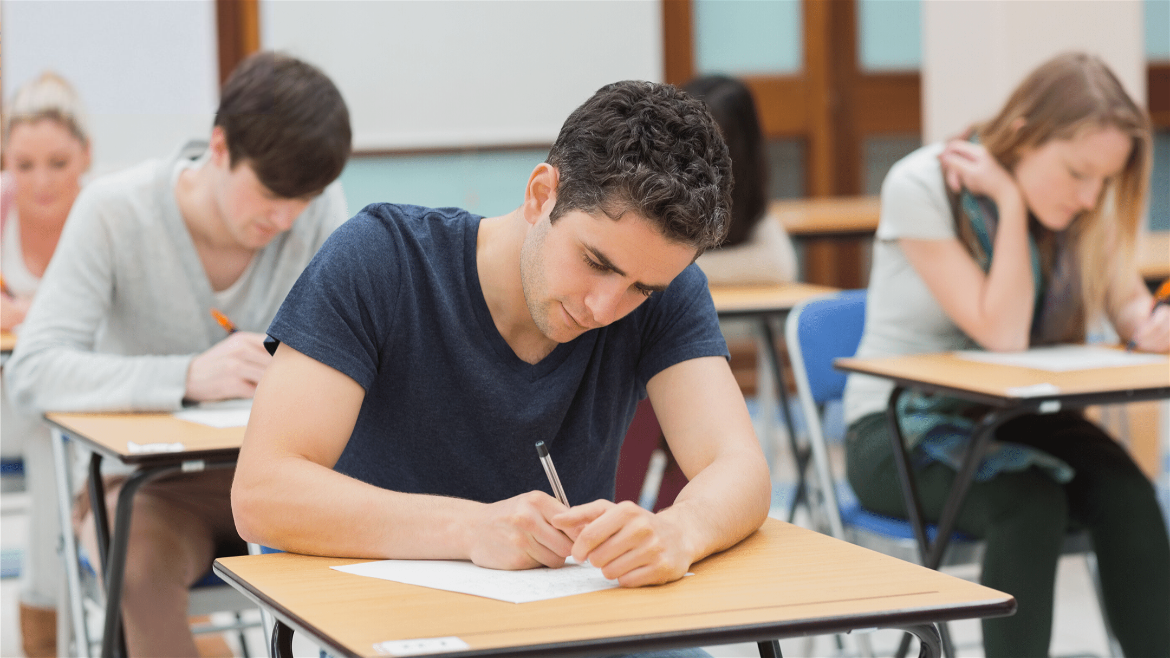 A Administração Pública tem o dever de prover os cargos vagos previstos no edital do concurso no prazo de até dois anos, prorrogável uma vez, por igual período.